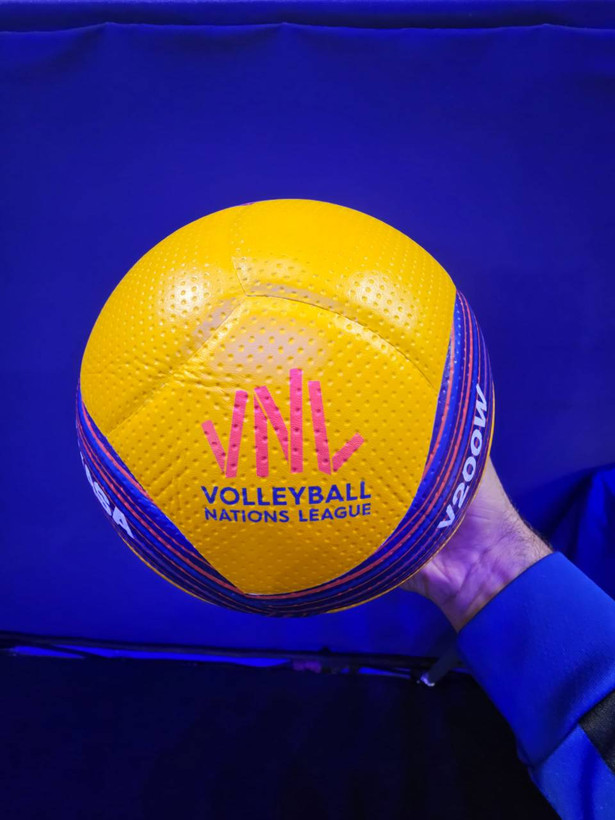 «توپ والیبال میکاسا Mikasa V200W-VNL اورجینال نسخه لیگ ملتها در فروشگاه سی ای پی اسپرت»