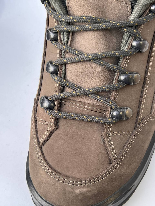Lowa Renegade GTX Mid | بوت کوهنوردی اورجینال، ضدآب GORE-TEX، مناسب طبیعتگردی و مسیرهای سخت