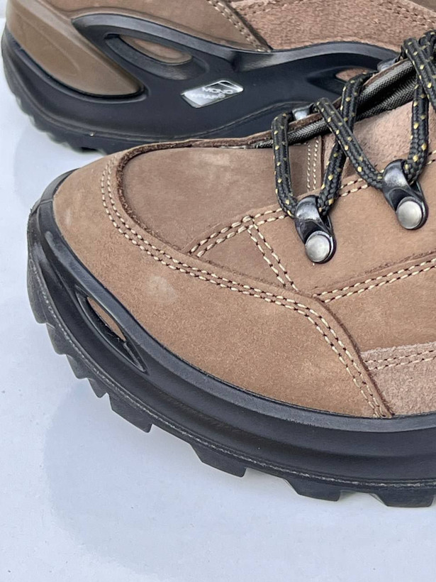 Lowa Renegade GTX Mid | بوت کوهنوردی اورجینال، ضدآب GORE-TEX، مناسب طبیعتگردی و مسیرهای سخت