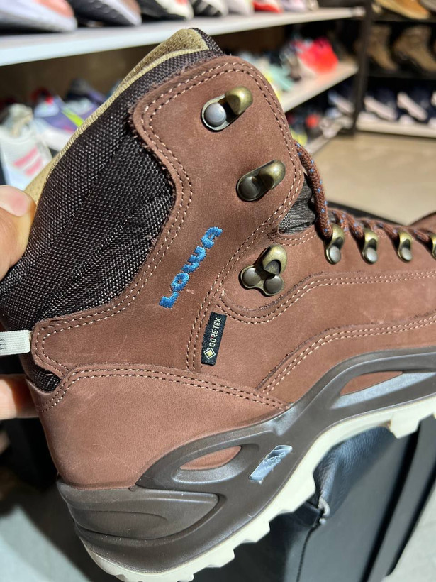 Lowa Renegade GTX Mid | رنگ قهوهای تیره با زیره کرم | بوت اورجینال ضدآب GORE-TEX