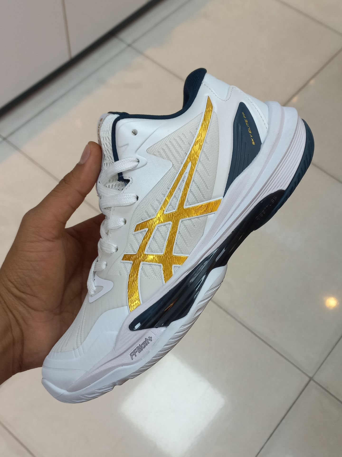 کتونی والیبالی Asics Sky Elite FF – رویه تنفسی و زیره فوق‌نرم FF Blast+کیفیت مستر کوالیتی
