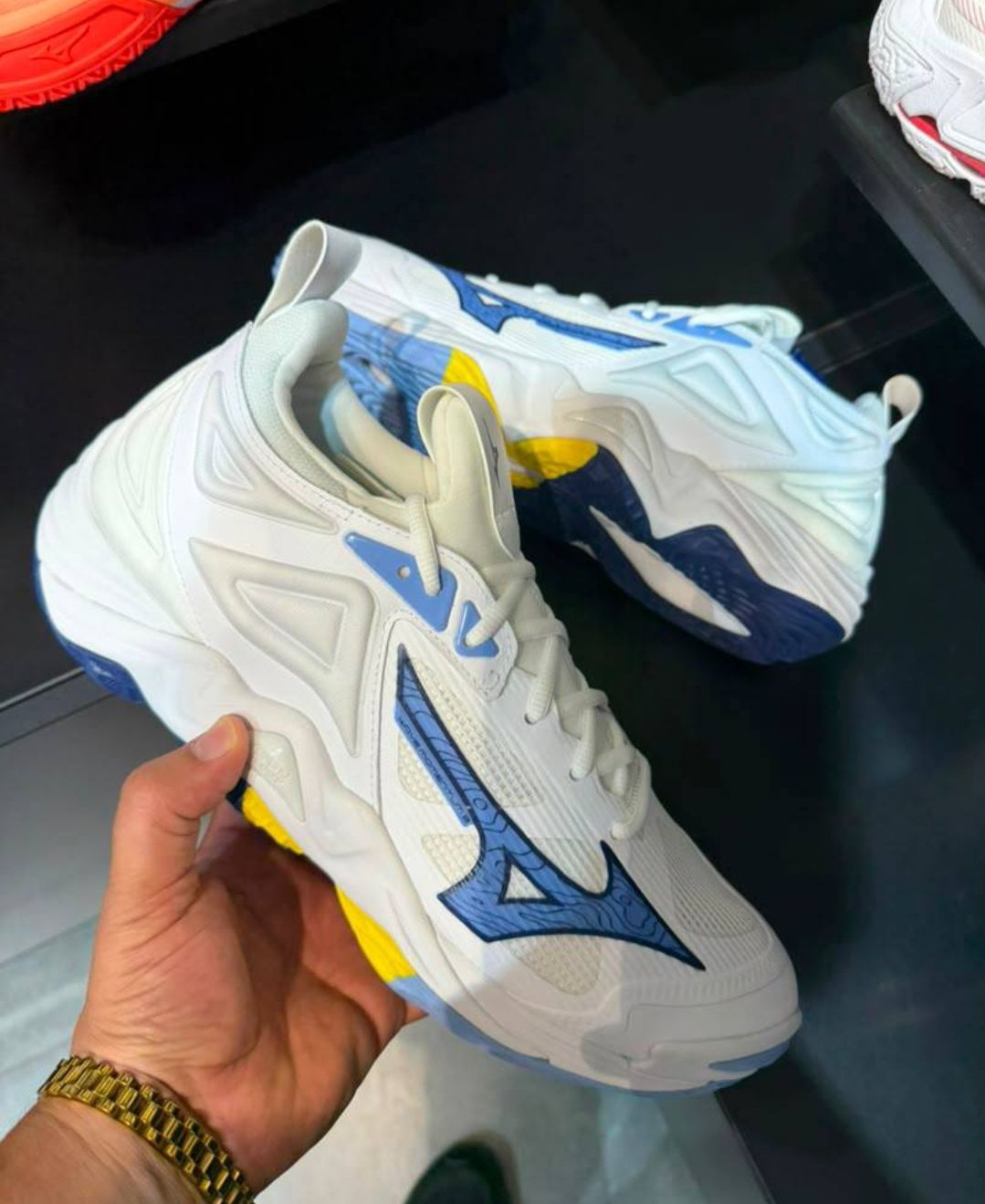 کفش والیبال حرفه‌ای Mizuno Wave Momentum 3 - با ضمانت اصالت