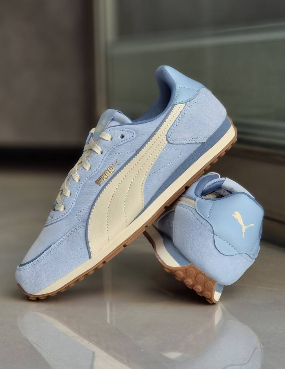 عکس کفش کتانی اورجینال پوما Puma رترو رانر آبی آسمانی با نوار کرم و زیره صندلی گام، فروشگاه CIP Sport